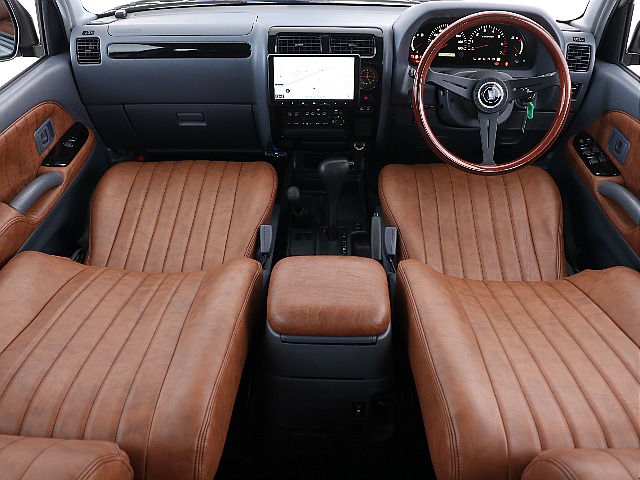 グレー内装×キャメルインテリアが何とも言えないマッチ感！