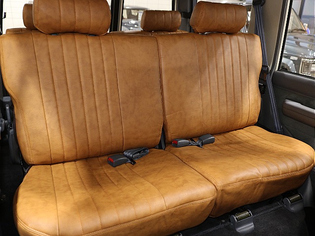 後部座席も綺麗に保たれております。