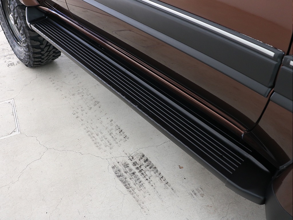 サイドステップ付きで乗り降り楽々楽々！