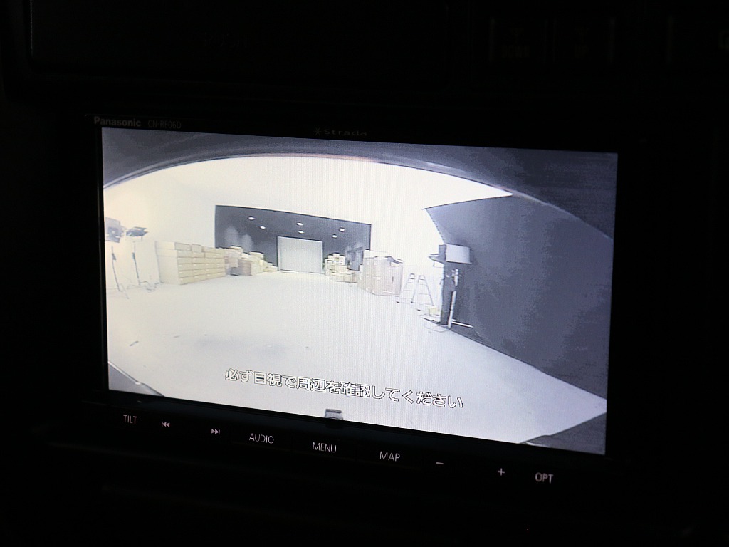 バックカメラ付きで車庫入れも安心！