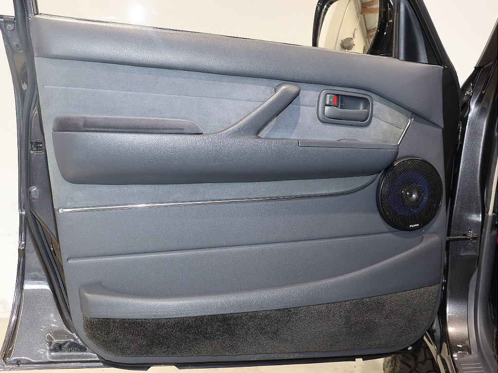 内張りも目立つ傷や汚れがなく綺麗な状態に保たれております！