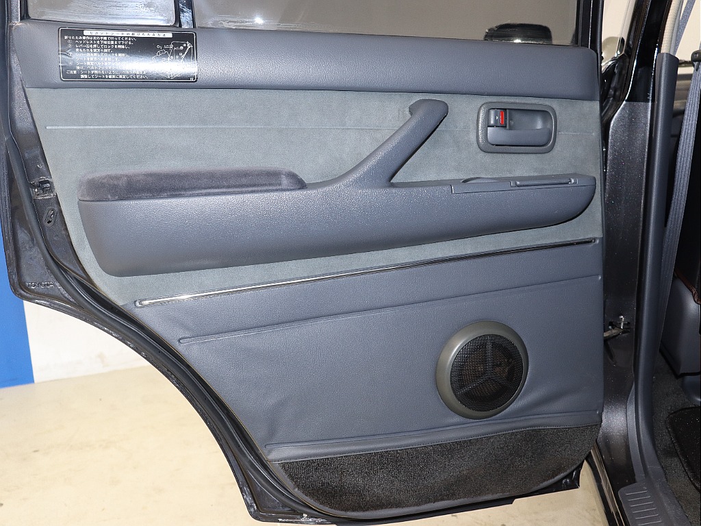 内張りも目立つ傷や汚れがなく綺麗な状態に保たれております！