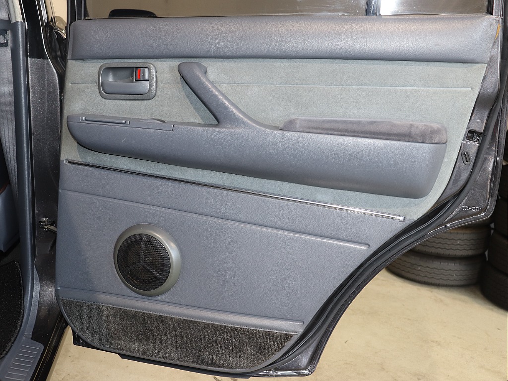 内張りも目立つ傷や汚れがなく綺麗な状態に保たれております！