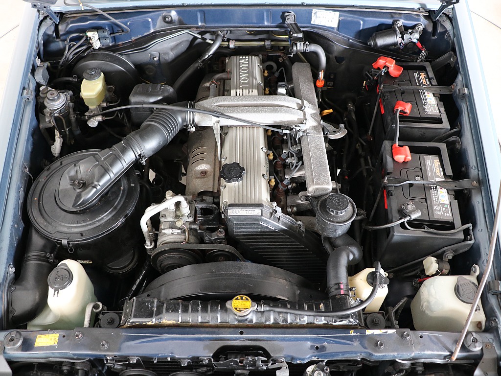 4,200ccの直6ディーゼルエンジン搭載！耐久性に優れております！