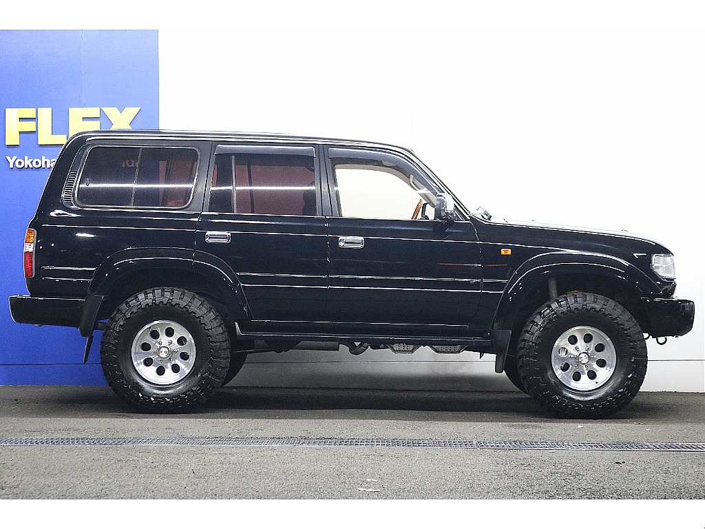 リフトアップ施工済み！ 高すぎず、低すぎずのちょうどいい車高となっております！