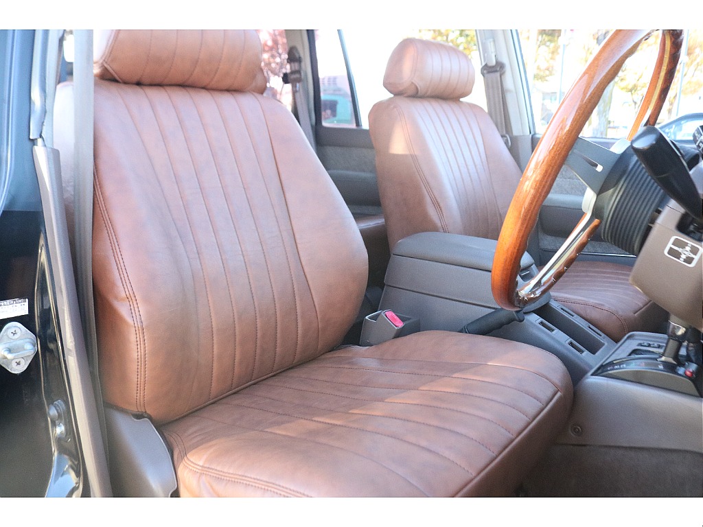 運転席は乗り心地抜群！ 是非実際に座ってみてください！