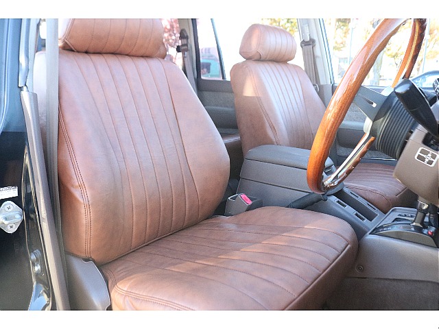 運転席は乗り心地抜群！ 是非実際に座ってみてください！