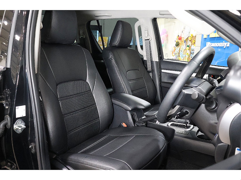 ブラックシートカバー付き【運転席】