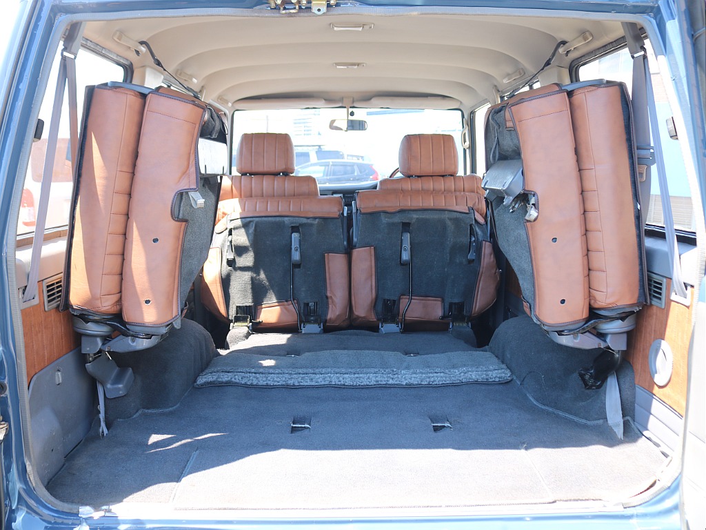 2列目シートを倒せばさらに荷室空間が広がります♪