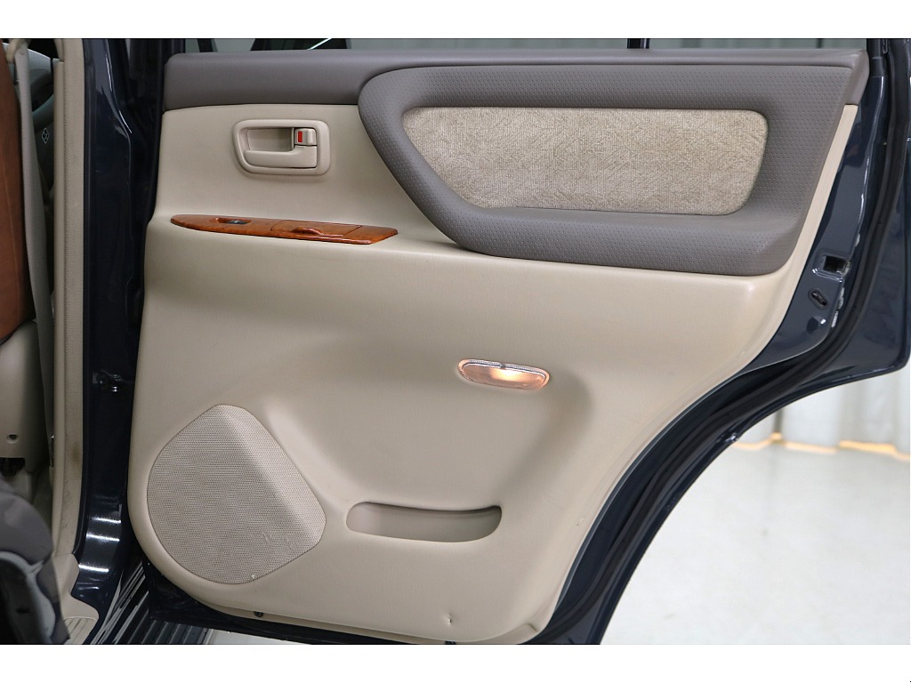 ドアトリムになります☆