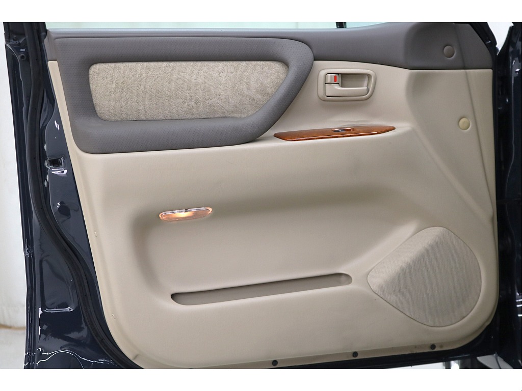 ドアトリムになります☆