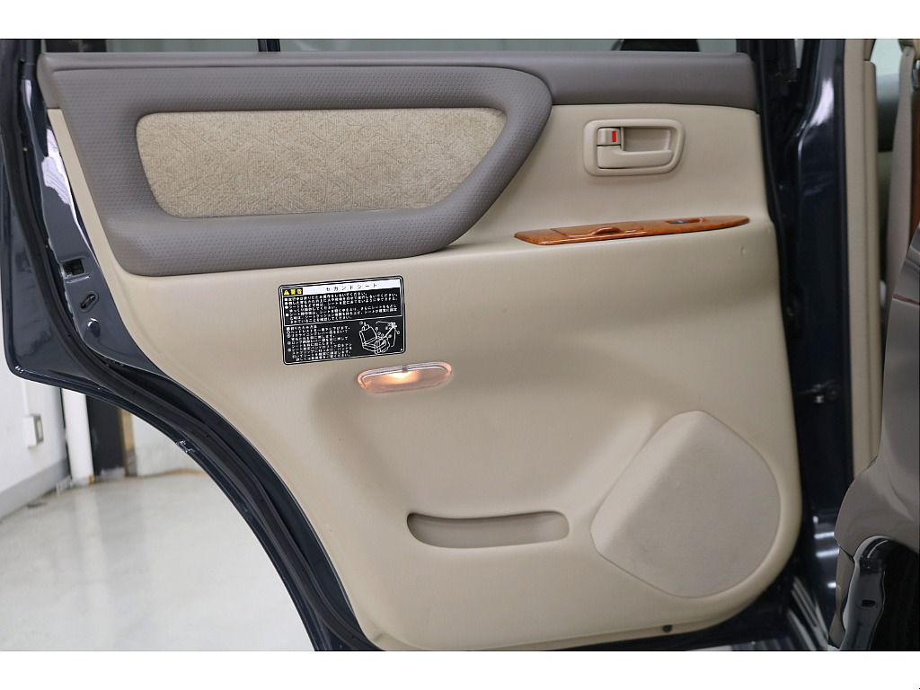 ドアトリムになります☆