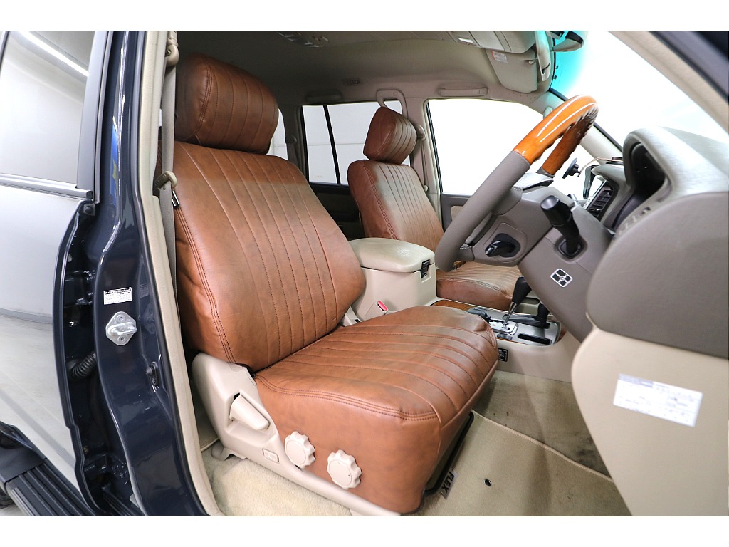 新品クラシックシートカバー装着済みです♪