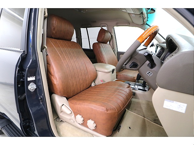 新品クラシックシートカバー装着済みです♪