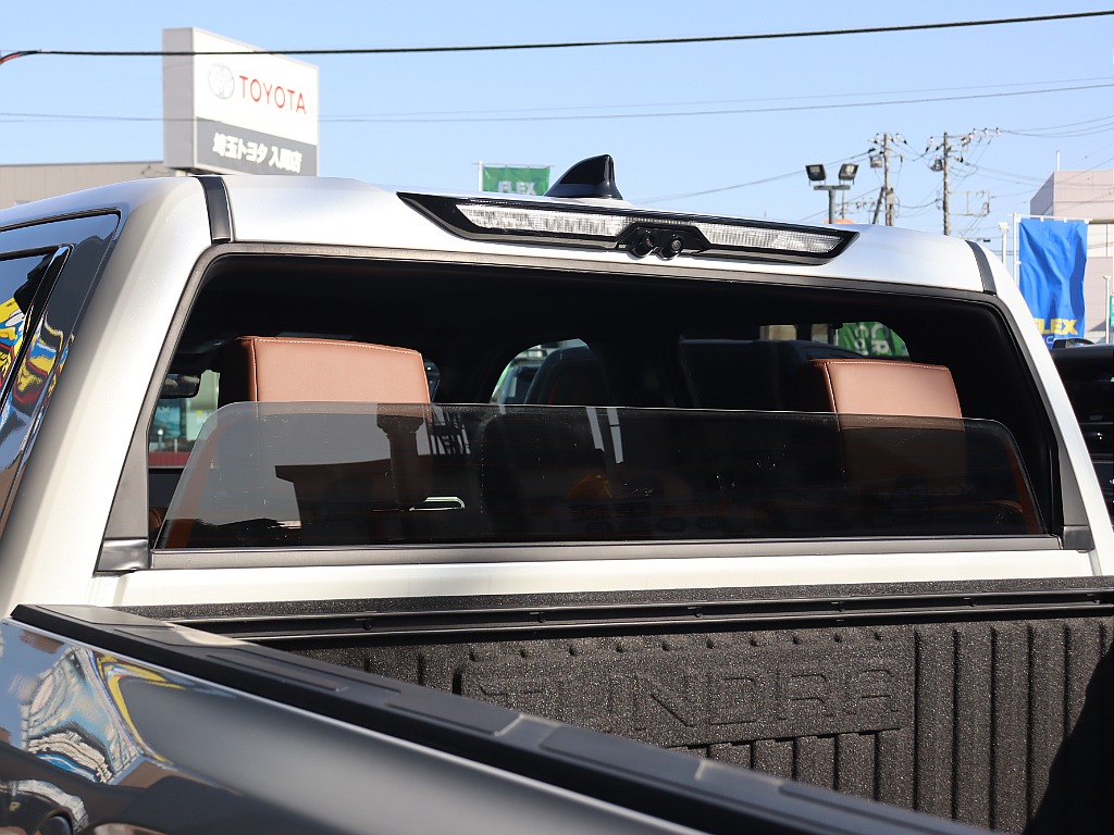 リア窓は開閉可能！