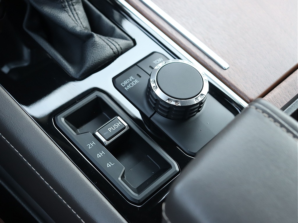 パートタイム４駆！ドライブモードも切り替え可能！