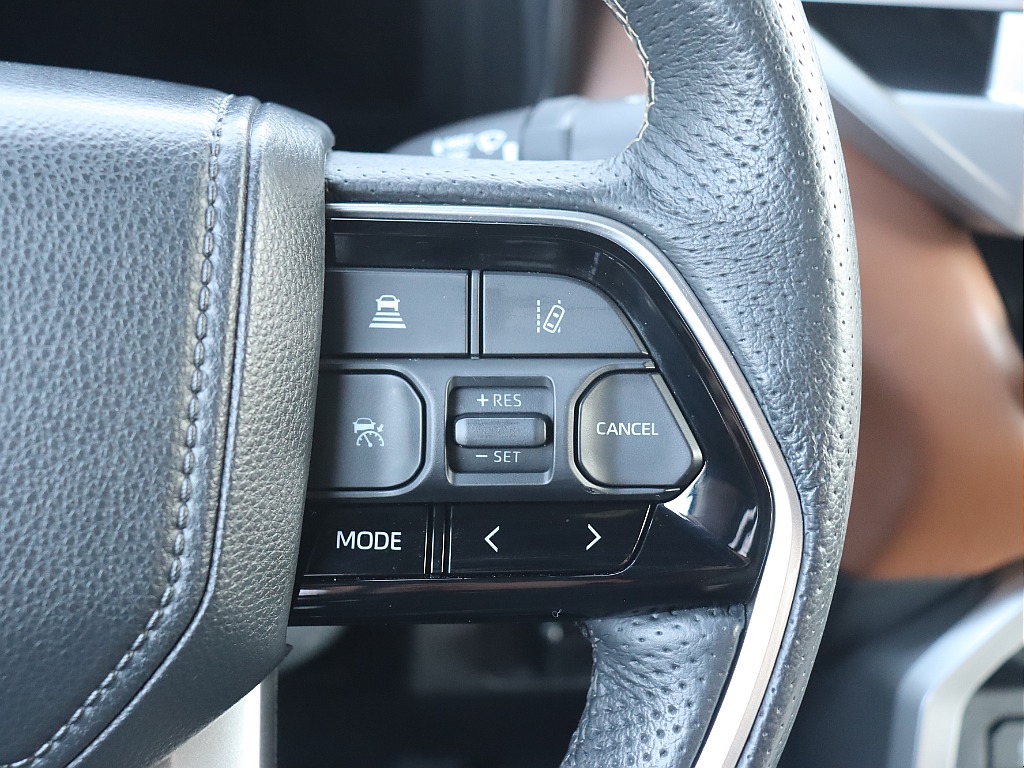 ステアリングスイッチ！レーダークルーズコントロールも装備！