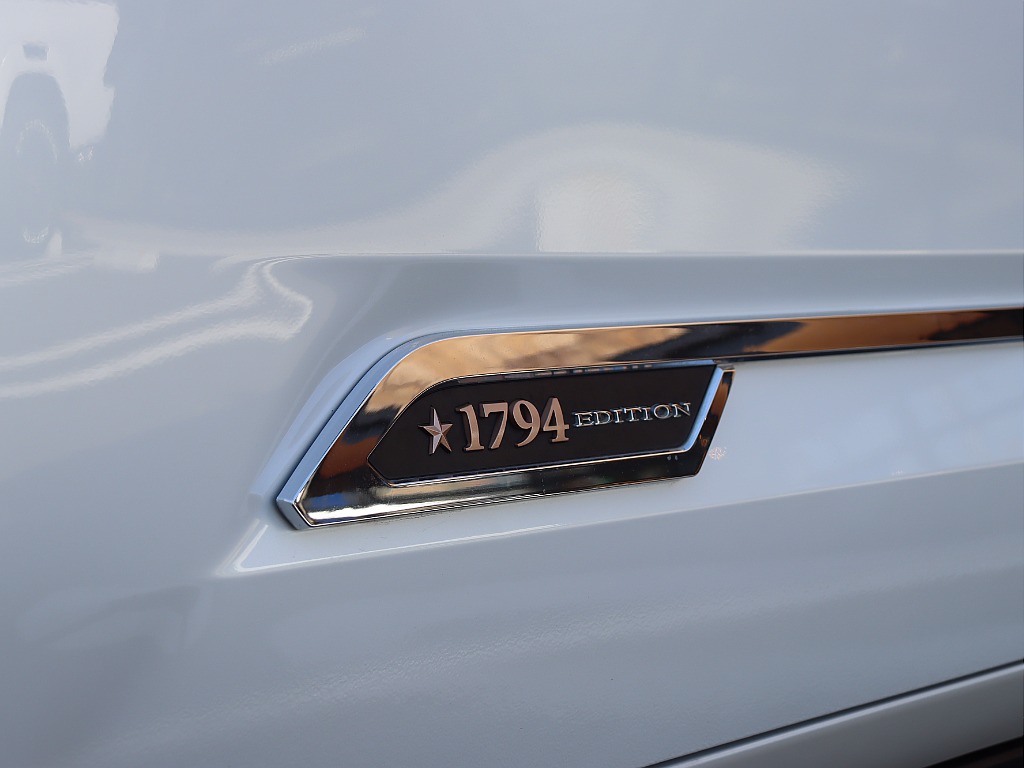 1794エディション専用エンブレム！