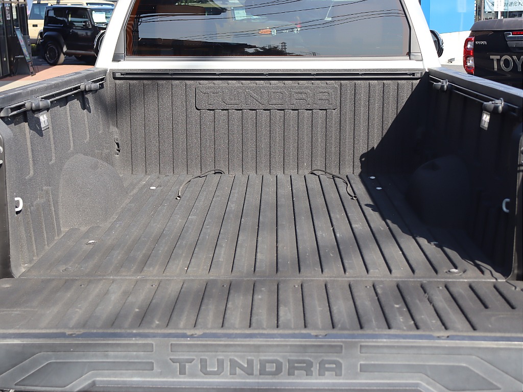 メーカーオプションのベッドライナー装備！