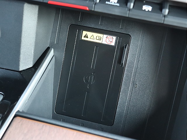 置くだけ充電装備！