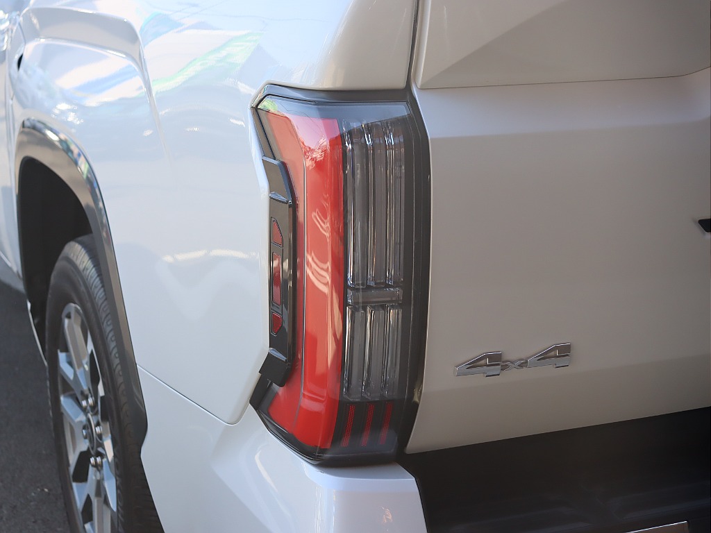 新品オリジナルテールレンズ！日本国内の基準を満たすように設計されております！