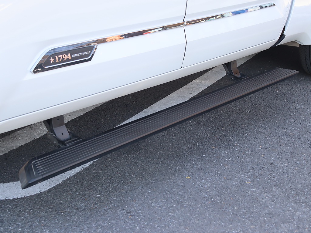 電動サイドステップ装備！