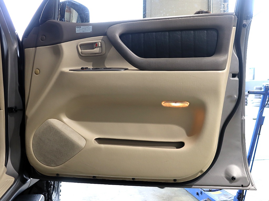 トヨタ ランドクルーザー100(57枚目)