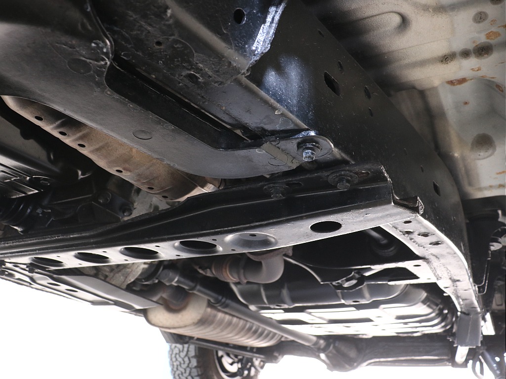 堅牢なラダーフレーム！下廻りの防錆塗装も施工済み！