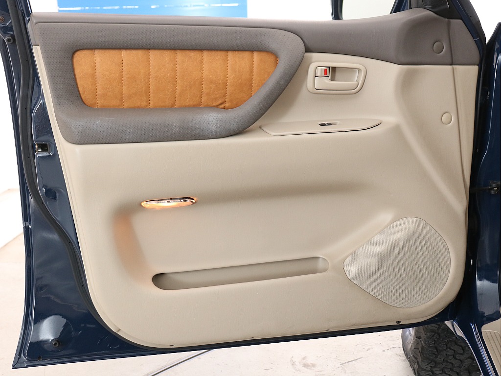 トヨタ ランドクルーザー100(48枚目)