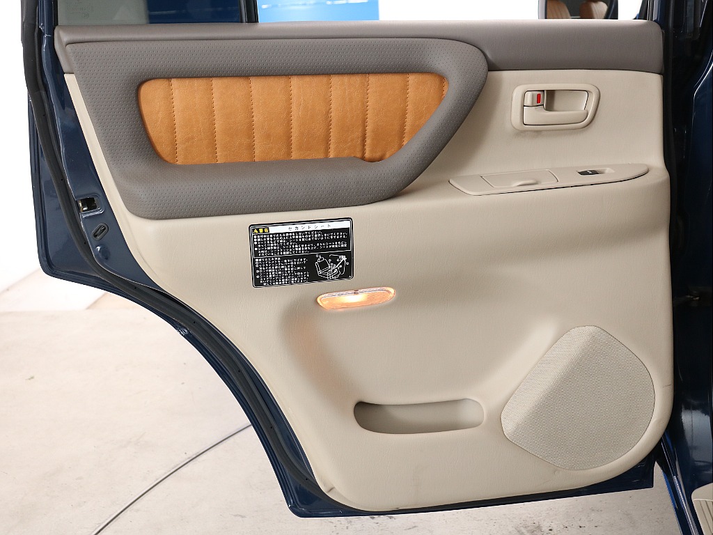 トヨタ ランドクルーザー100(49枚目)