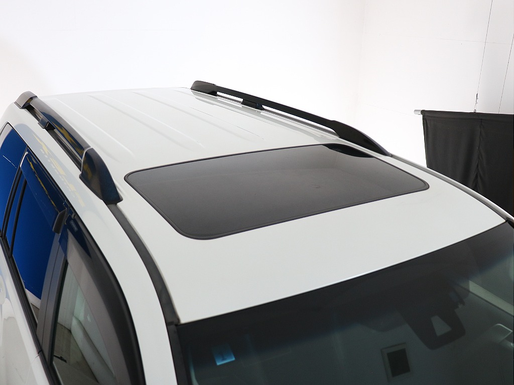 サンルーフ、ルーフレール付きです！