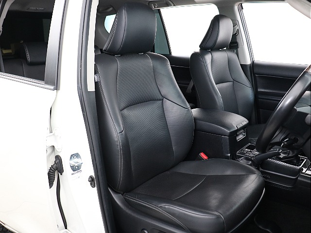 TX‐Lグレードの特権、レザーシート！パワーシート付です！