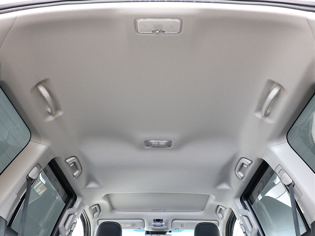 サンルーフ付き天張りもとてもきれい！