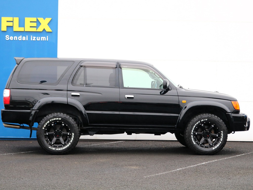 サイドステップレスの車両になっており、スタイリッシュな雰囲気になっております！