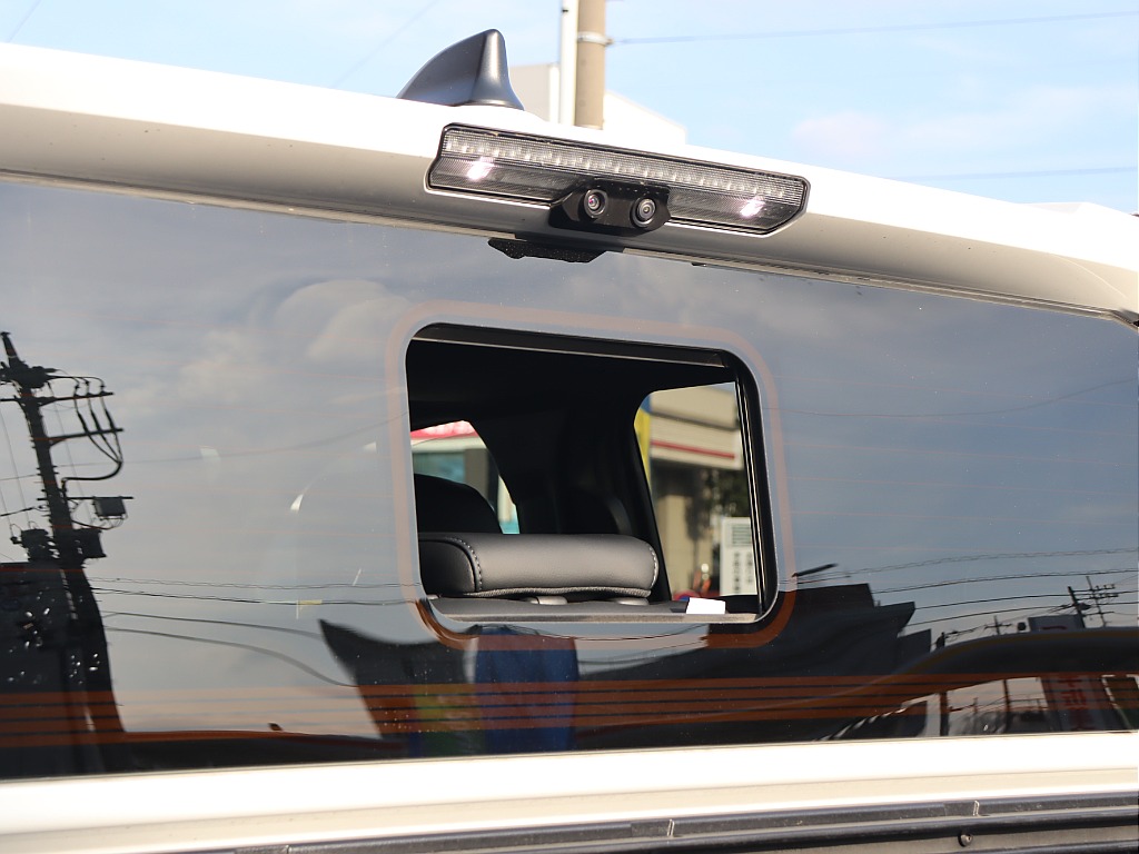 アメ車ならではのリアガラス開閉可能！