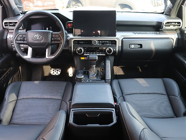 ピックアップトラックとは思えない豪華な内装！