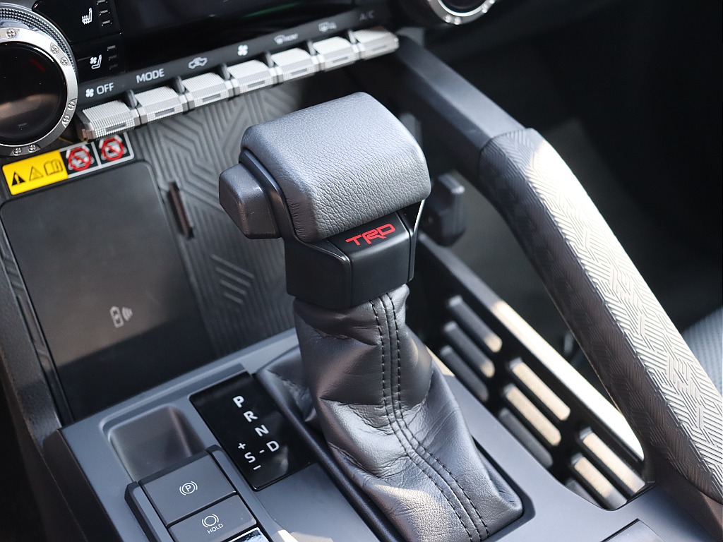 TRDロゴ入りシフトノブ！