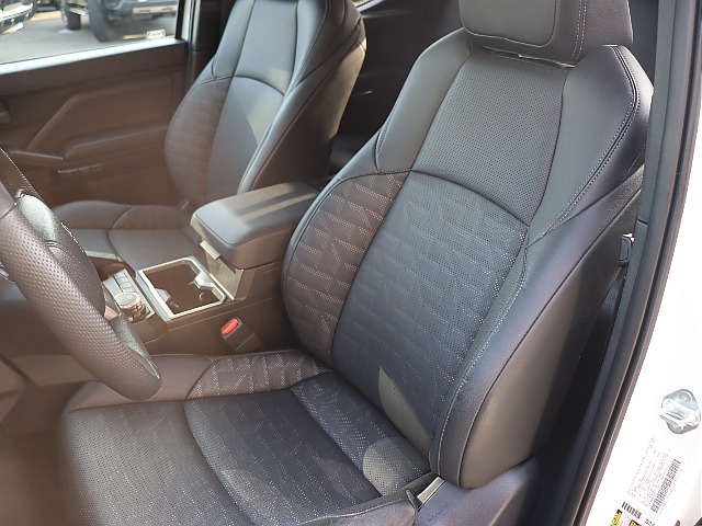 座席は本革シート！