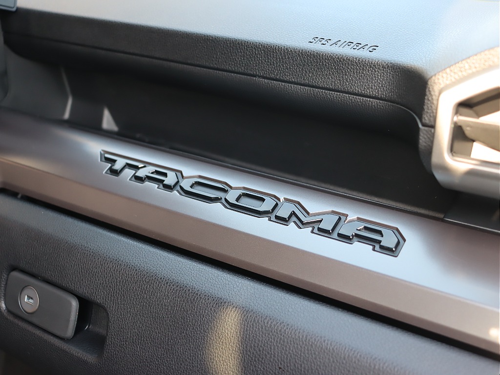 室内にもTAKCOMAロゴ入り！