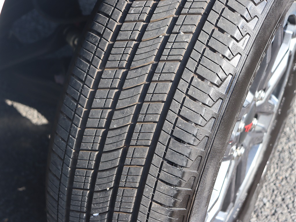 タイヤ溝！ブロックタイヤにしても良いですね♪
