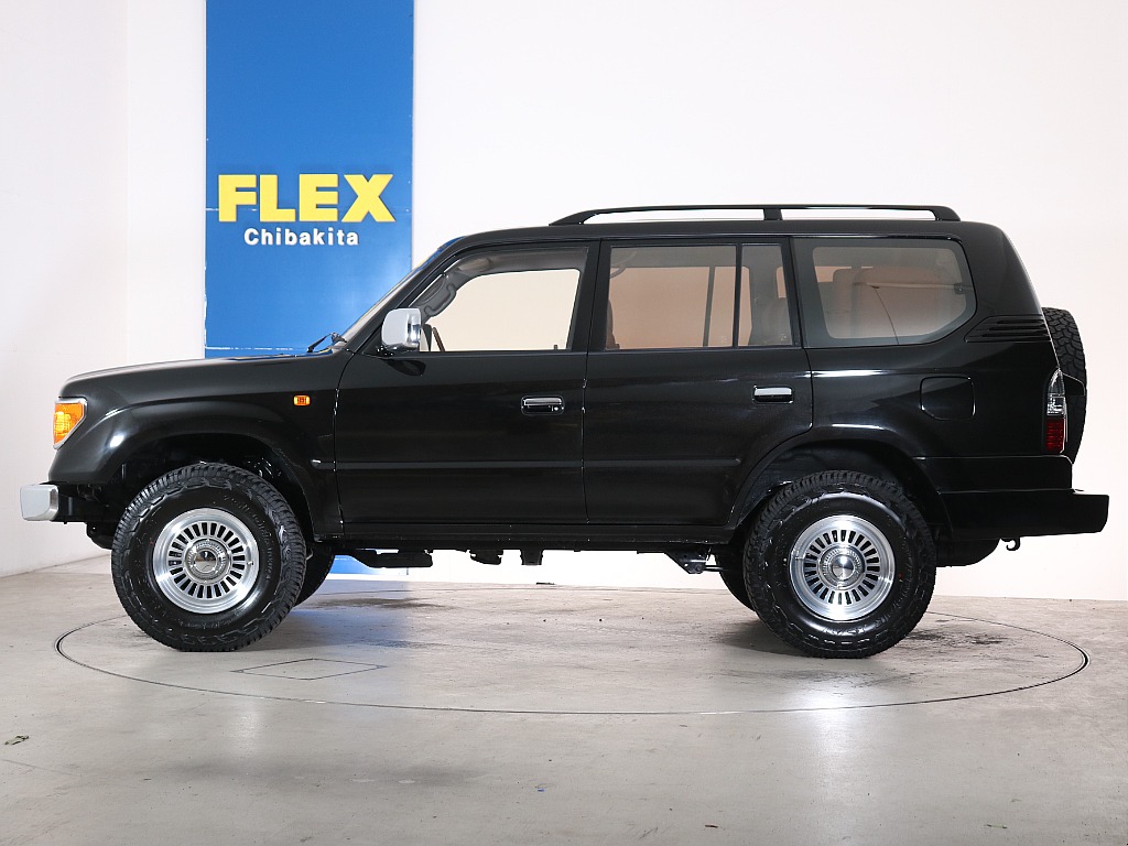 【フロントレンズ】【サイドマーカー】【フロアマット】【ウッドシフト】【テールレンズ】等すべて新品をインストール！