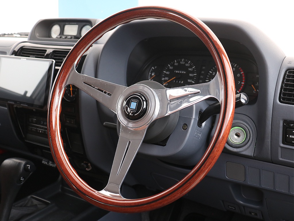 新品NARDIウッドステアリング！