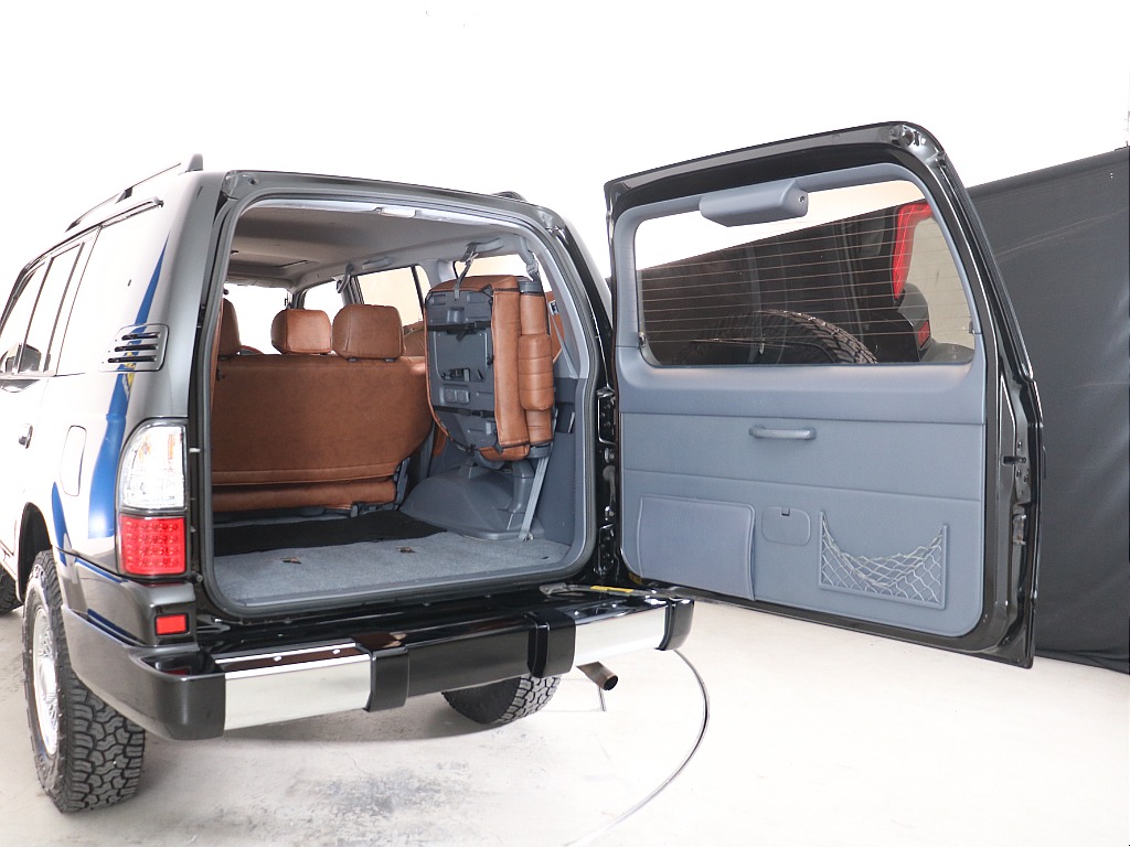 横開きのリアドア！