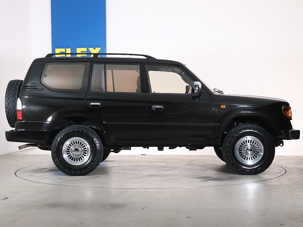 ナロー＋サイドステップレス仕様ですっきりとした印象♪