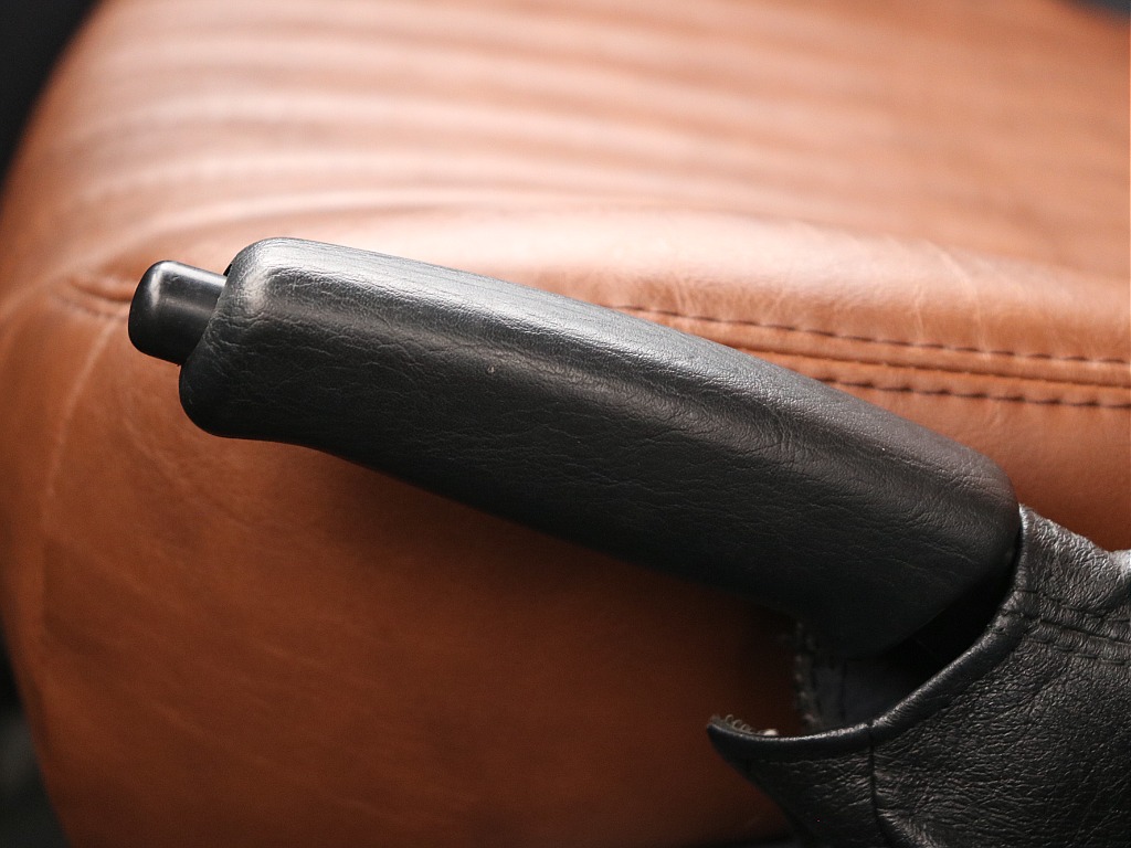 サイドブレーキ！