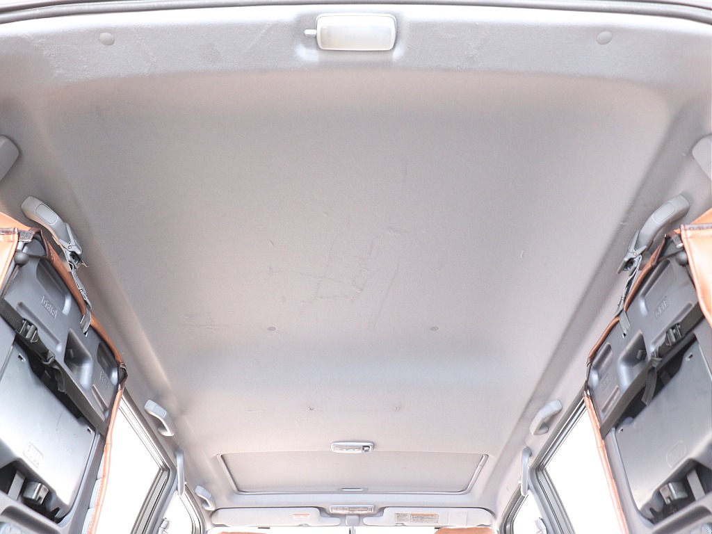 少し傷は見うけられますが大きな汚れ等はなく、比較的キレイかと思われます！