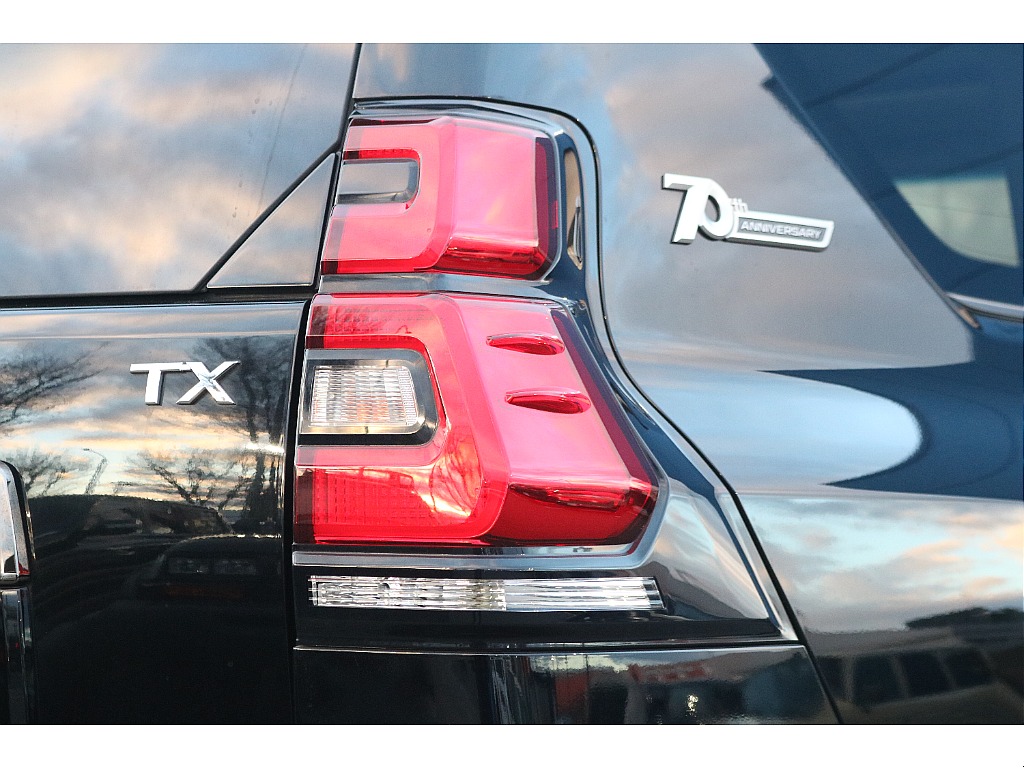 純正テールレンズ！ カスタムもお任せください！