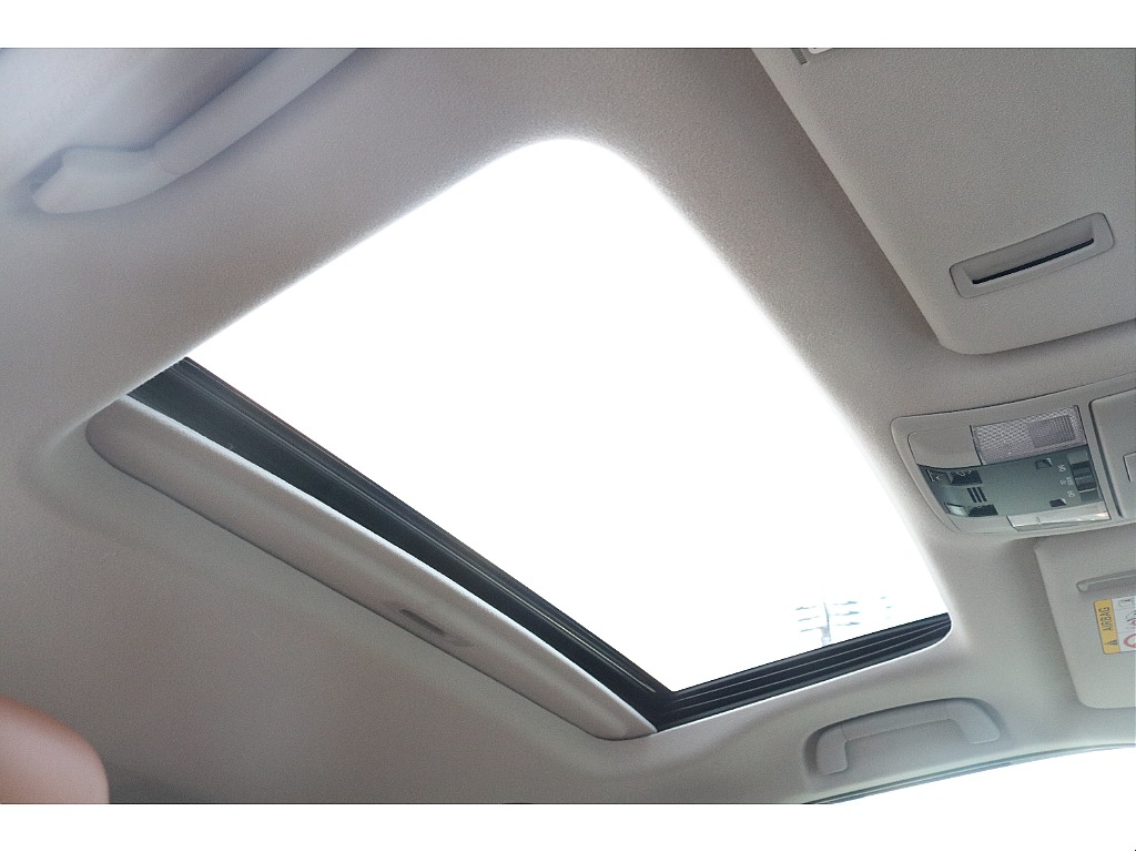 サンルーフ！ 開放感を感じることができます！