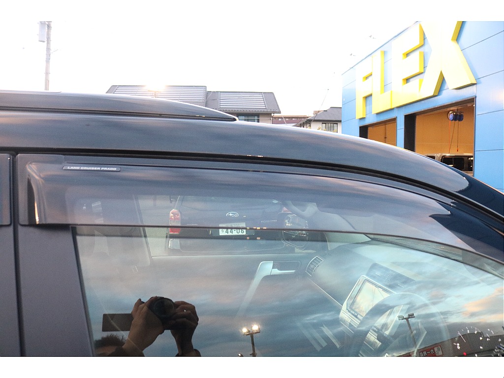 サイドバイザー