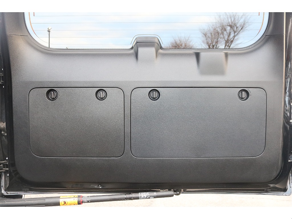 バックドアの内張状態も良好です！